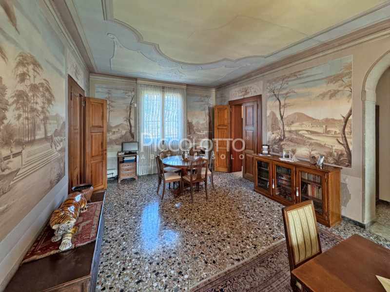 Rif. V5398 - Prestigiosa Villa dalle origini settecentesche in località Mercato Vecchio a Montebe...