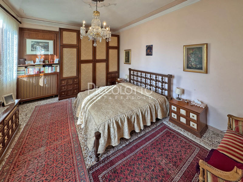 Rif. V5398 - Prestigiosa Villa dalle origini settecentesche in località Mercato Vecchio a Montebe...