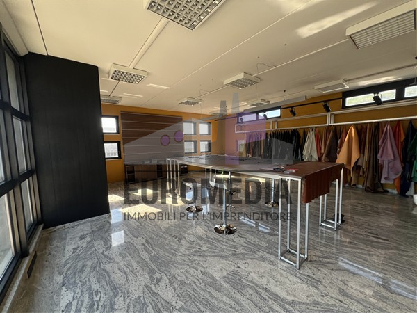 Rif. 1546 – ANTONIO – Per informazioni: 338.4892021
EUROMEDIA propone in vendita un interessante ...