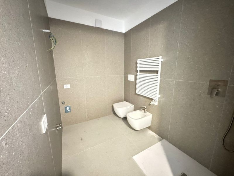 Immersi in un paesaggio caraibico tra sabbia bianca e palme verdi, in un residence dallo stile un...