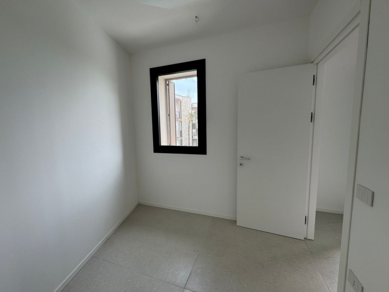 Immersi in un paesaggio caraibico tra sabbia bianca e palme verdi, in un residence dallo stile un...