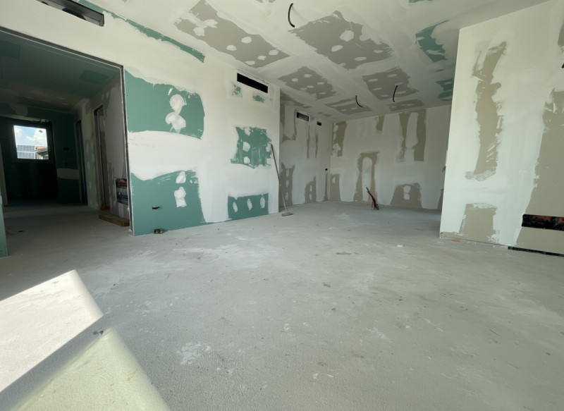 Bellissimo attico con due splendide terrazze in un contesto residenziale tranquillo e allo stesso...