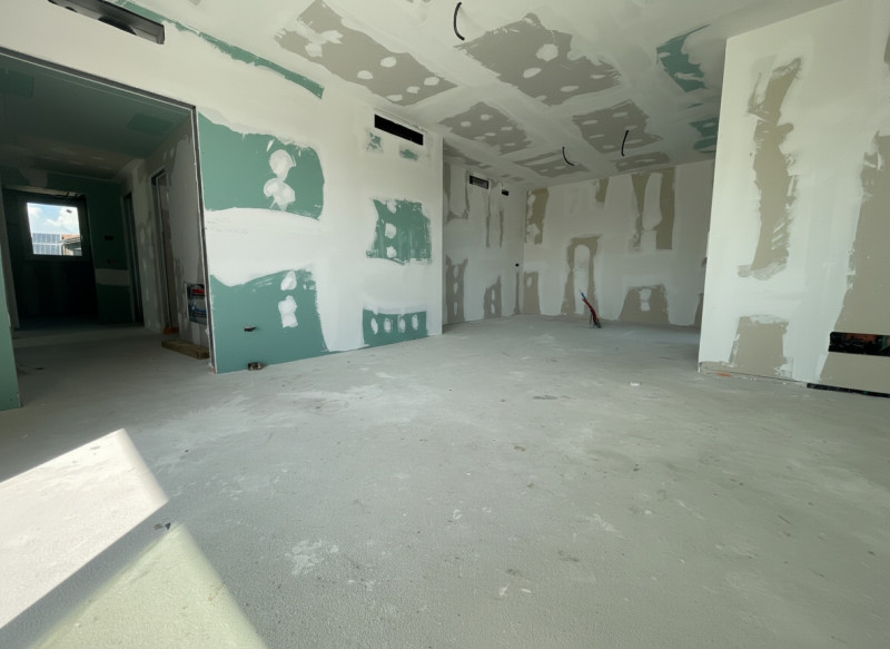 Bellissimo attico con due splendide terrazze in un contesto residenziale tranquillo e allo stesso...