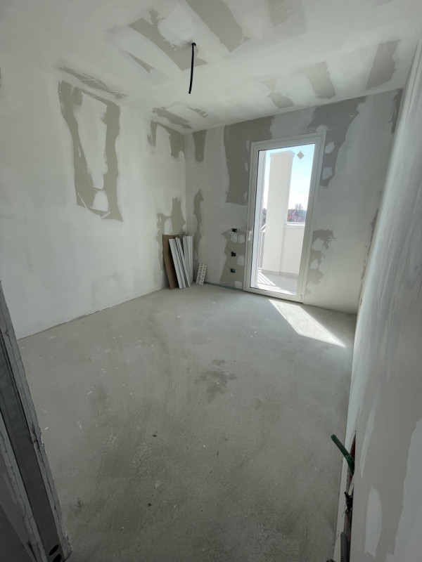 Bellissimo attico con due splendide terrazze in un contesto residenziale tranquillo e allo stesso...