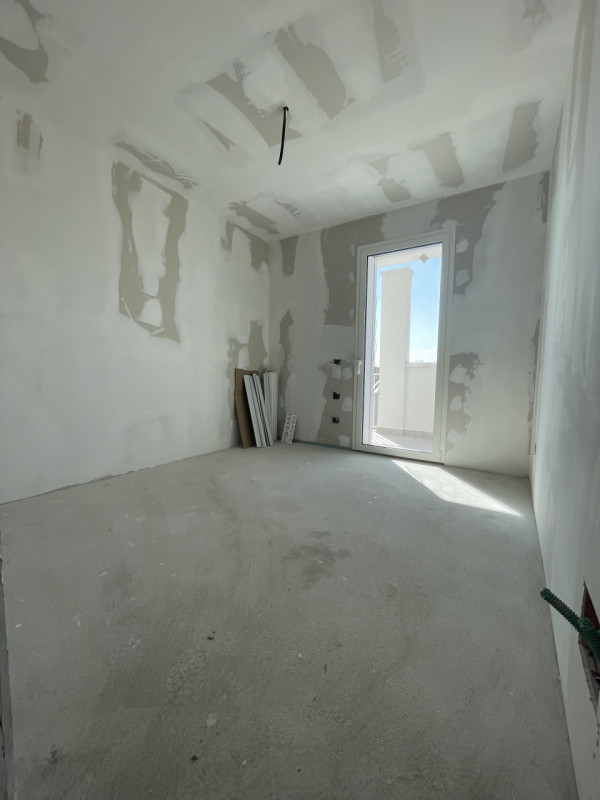 Bellissimo attico con due splendide terrazze in un contesto residenziale tranquillo e allo stesso...