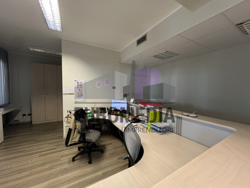 Rif. 209 – ANTONIO – Per informazioni: 338.4892021
EUROMEDIA propone in vendita un interessante i...