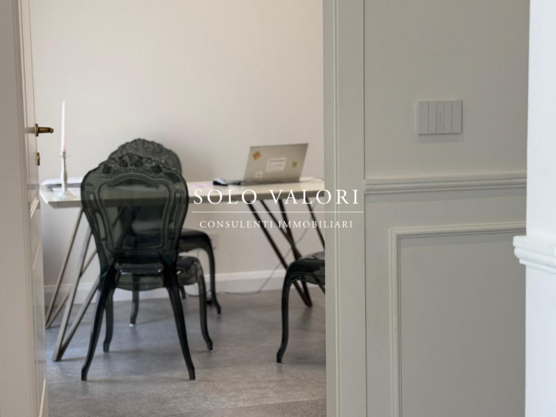 Rif. NEG12 (per info 392 6956333 Nada)

In posizione comoda e facilmente accessibile dalla strada...