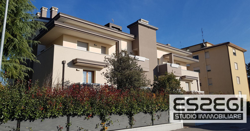 A Padova, nel quartiere San Carlo, proponiamo un elegante appartamento duplex di recente costruzi...