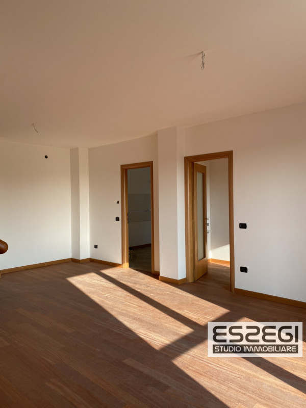 A Padova, nel quartiere San Carlo, proponiamo un elegante appartamento duplex di recente costruzi...