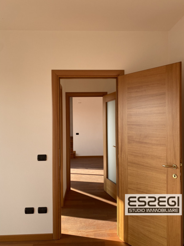 A Padova, nel quartiere San Carlo, proponiamo un elegante appartamento duplex di recente costruzi...