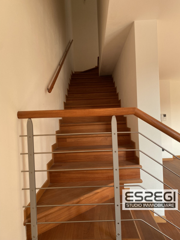 A Padova, nel quartiere San Carlo, proponiamo un elegante appartamento duplex di recente costruzi...