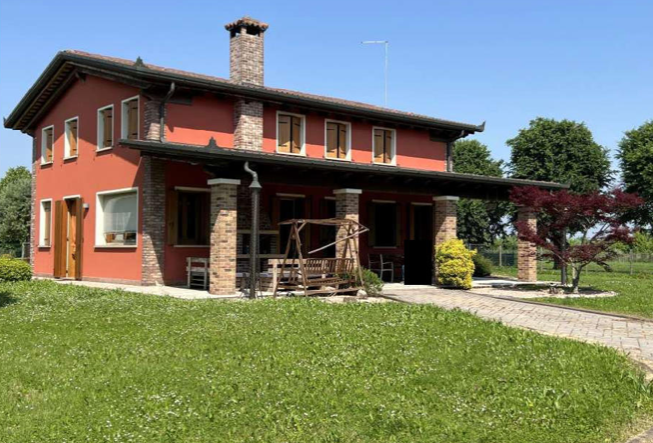 ASTA
Scopri questa splendida villa situata nel cuore di Villafranca Padovana, un comune che combi...