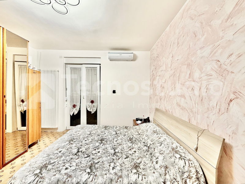 A pochi minuti da Lonigo, nella tranquilla frazione di Bagnolo, proponiamo in vendita una casa si...