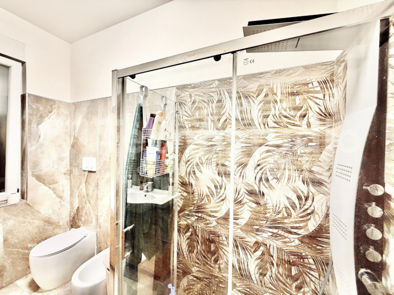 A pochi minuti da Lonigo, nella tranquilla frazione di Bagnolo, proponiamo in vendita una casa si...