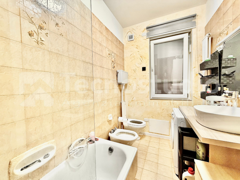 A pochi minuti da Lonigo, nella tranquilla frazione di Bagnolo, proponiamo in vendita una casa si...