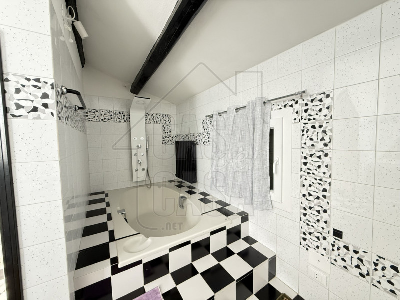 Splendida casa singola in stile veneto, immersa nella tranquillità della campagna. La proprietà t...