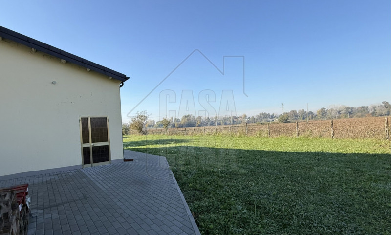 Splendida casa singola in stile veneto, immersa nella tranquillità della campagna. La proprietà t...