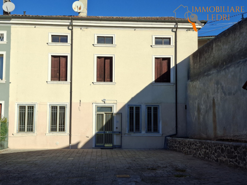 Immobiliare Ledri è lieta di presentarvi un incantevole rustico situato nelle immediate vicinanze...