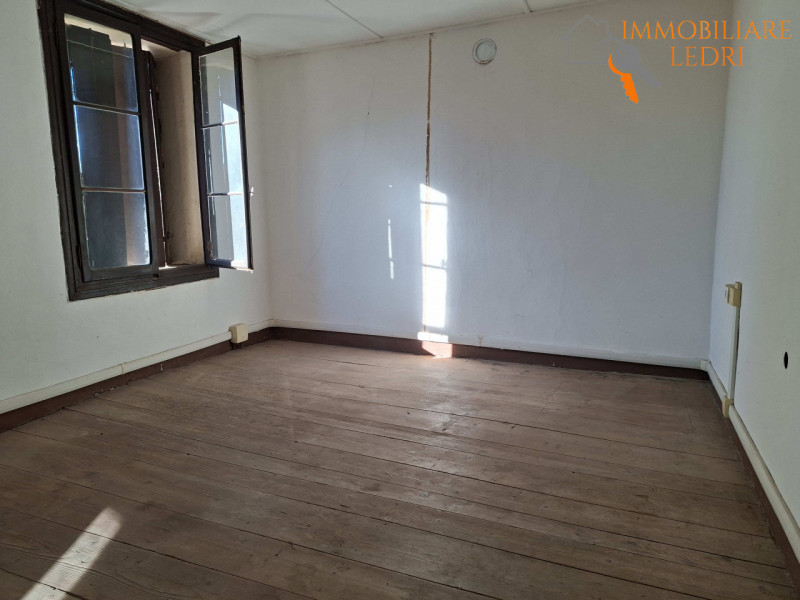 Immobiliare Ledri è lieta di presentarvi un incantevole rustico situato nelle immediate vicinanze...