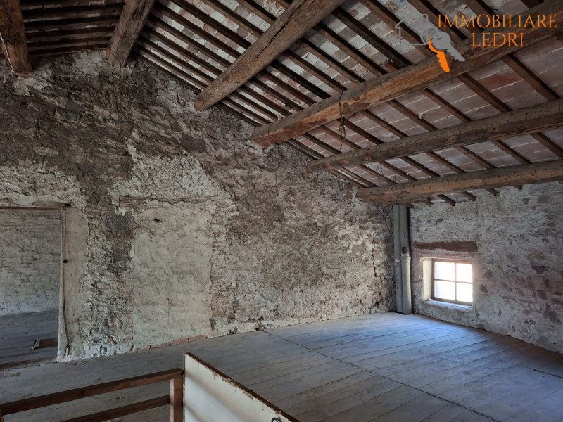 Immobiliare Ledri è lieta di presentarvi un incantevole rustico situato nelle immediate vicinanze...