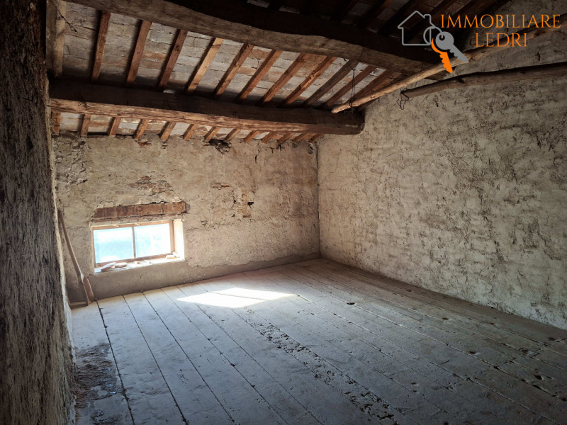Immobiliare Ledri è lieta di presentarvi un incantevole rustico situato nelle immediate vicinanze...