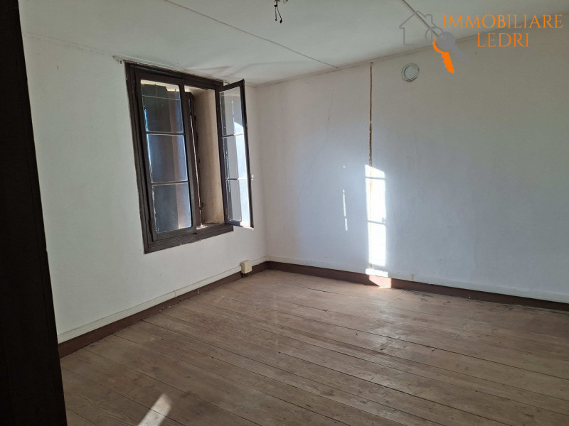 Immobiliare Ledri è lieta di presentarvi un incantevole rustico situato nelle immediate vicinanze...