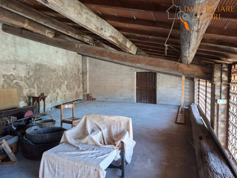 Immobiliare Ledri è lieta di presentarvi un incantevole rustico situato nelle immediate vicinanze...