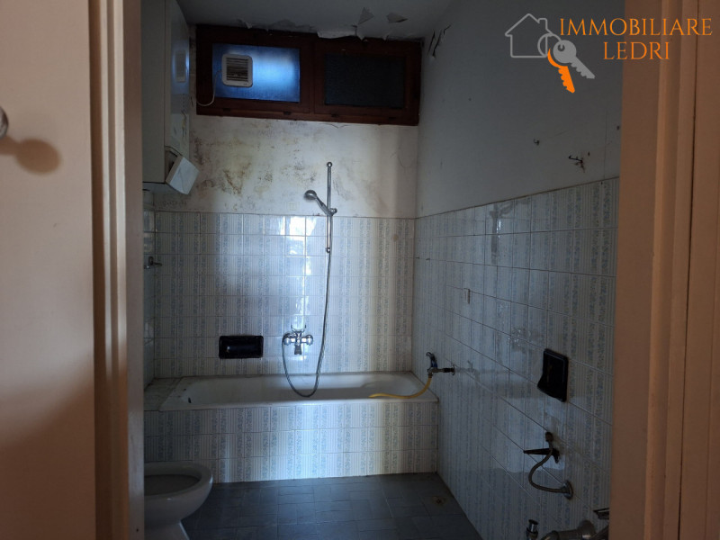 Immobiliare Ledri è lieta di presentarvi un incantevole rustico situato nelle immediate vicinanze...