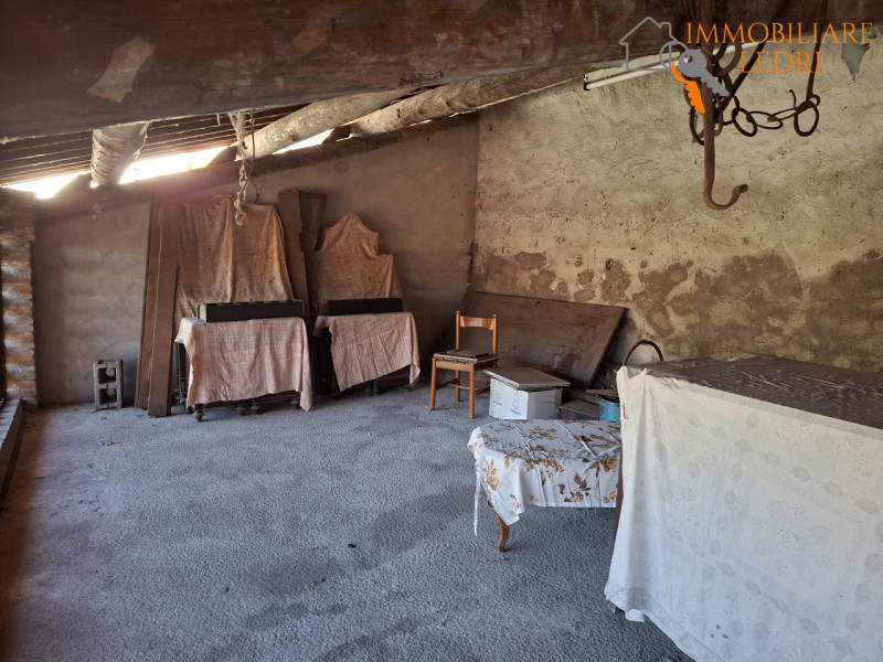 Immobiliare Ledri è lieta di presentarvi un incantevole rustico situato nelle immediate vicinanze...