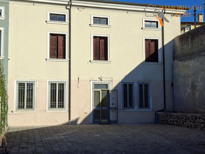 Immobiliare Ledri è lieta di presentarvi un incantevole rustico situato nelle immediate vicinanze...