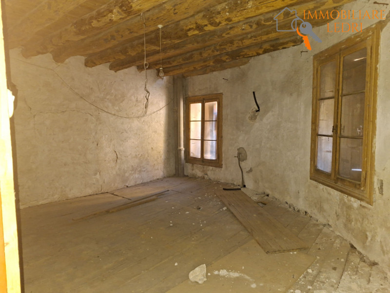 Immobiliare Ledri è lieta di presentarvi un incantevole rustico situato nelle immediate vicinanze...