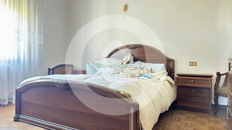 A pochi passi dal centro di Borgoricco, proponiamo in vendita un’interessante porzione di fabbric...