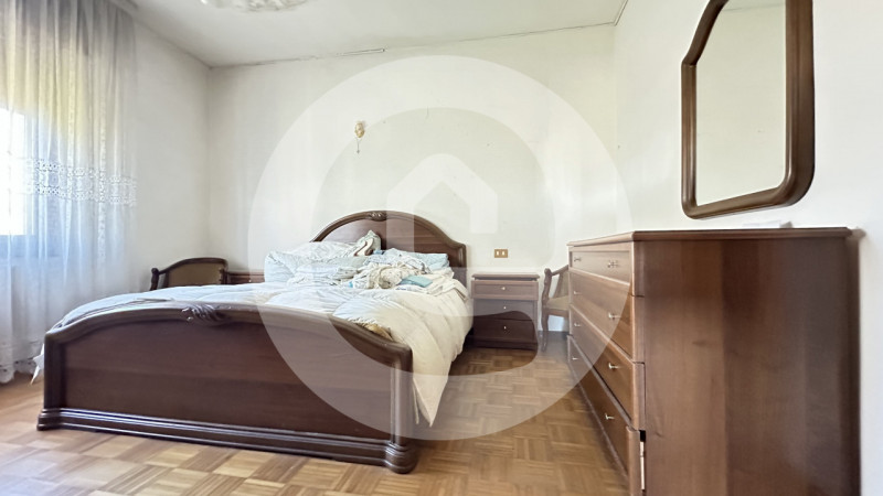 A pochi passi dal centro di Borgoricco, proponiamo in vendita un’interessante porzione di fabbric...