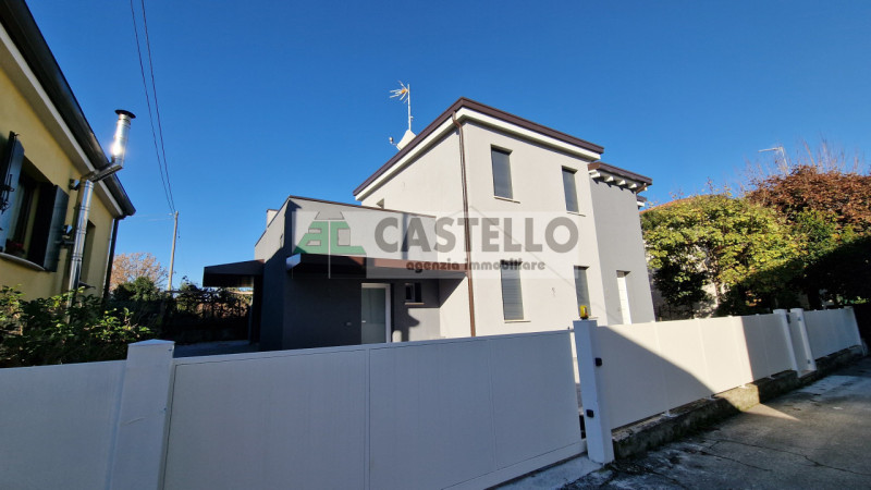 PADOVA – ZONA STANGA
Villa singola ristrutturata in classe A4 con ampi spazi e comfort moderni

C...