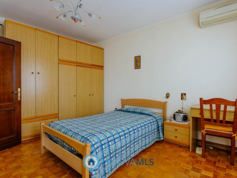 Immobile in esclusiva al Gruppo Padova MLS
Vendesi abitazione singola con ampio giardino in comun...