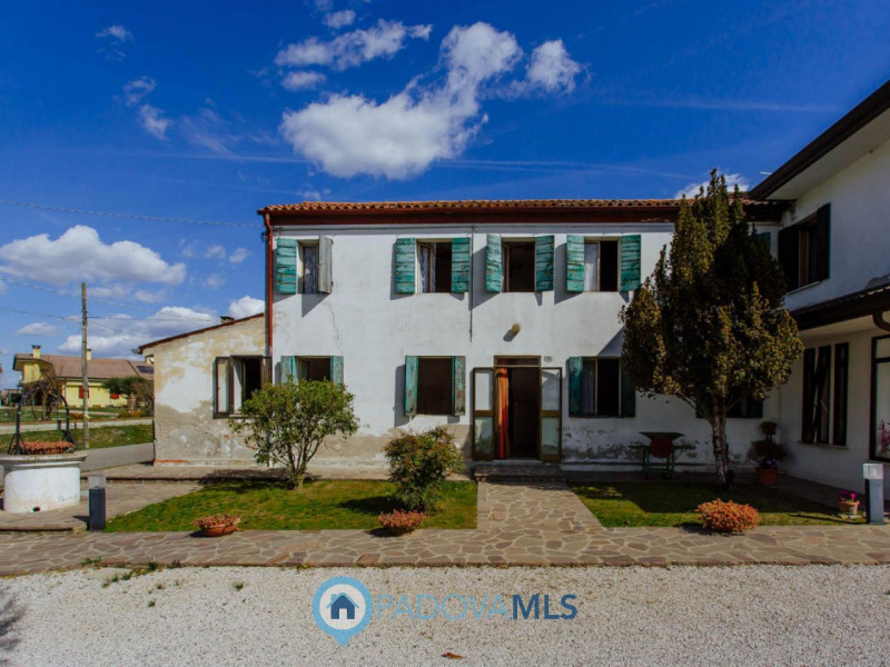 Immobile in esclusiva al Gruppo Padova MLS
Vendesi abitazione singola con ampio giardino in comun...