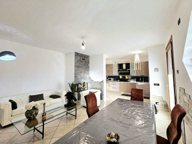 Proponiamo in vendita a Sant'Urbano, spaziosa villetta a schiera con scoperto esclusivo, sia sul ...