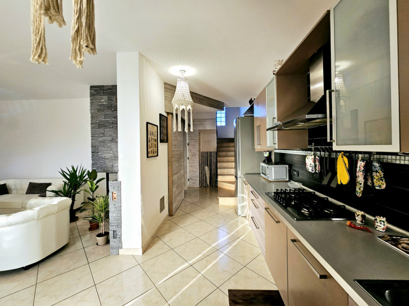 Proponiamo in vendita a Sant'Urbano, spaziosa villetta a schiera con scoperto esclusivo, sia sul ...