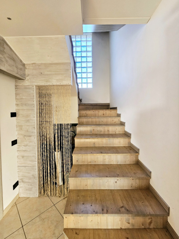 Proponiamo in vendita a Sant'Urbano, spaziosa villetta a schiera con scoperto esclusivo, sia sul ...