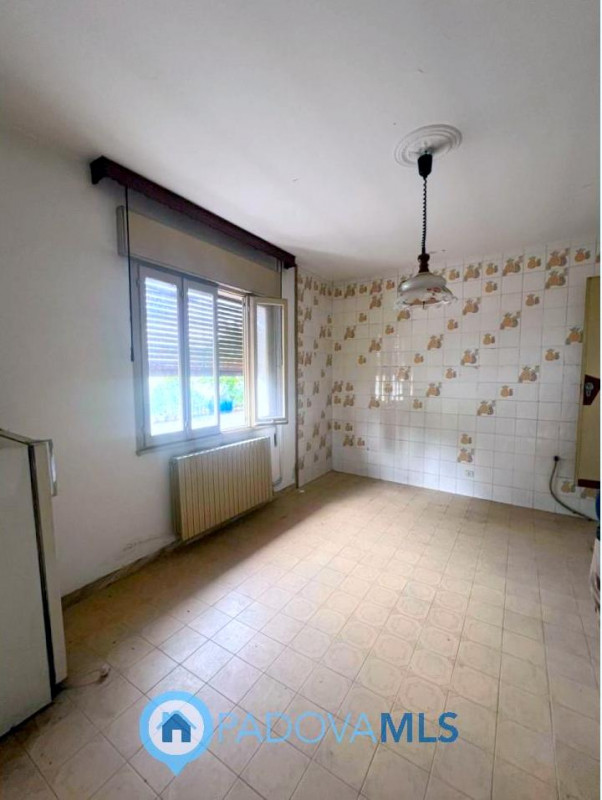 Immobile in esclusiva al Gruppo Padova MLS

Vendesi a Solesino porzione di bifamiliare con ampio ...