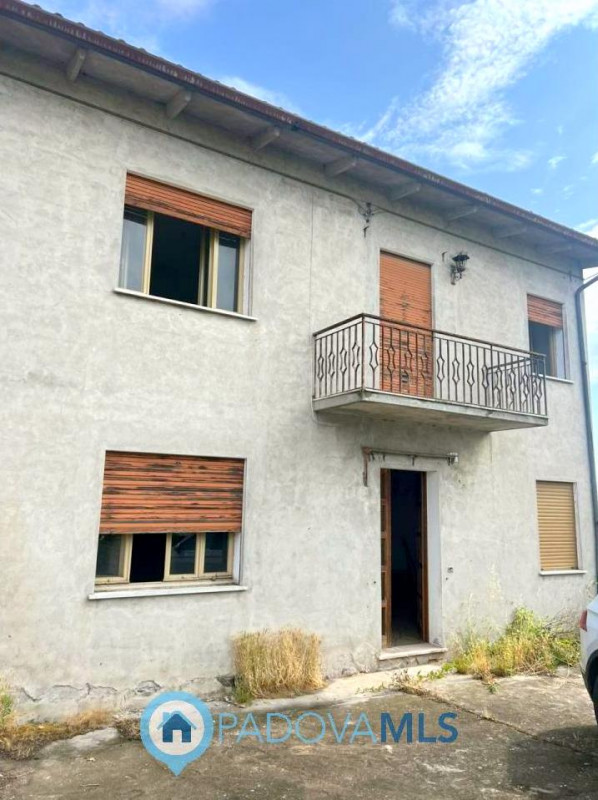 Immobile in esclusiva al Gruppo Padova MLS

Vendesi a Solesino porzione di bifamiliare con ampio ...