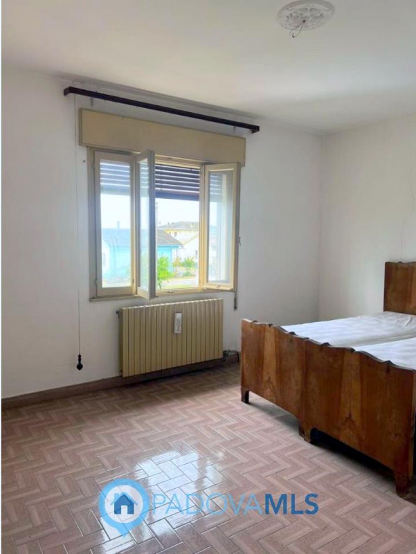 Immobile in esclusiva al Gruppo Padova MLS

Vendesi a Solesino porzione di bifamiliare con ampio ...