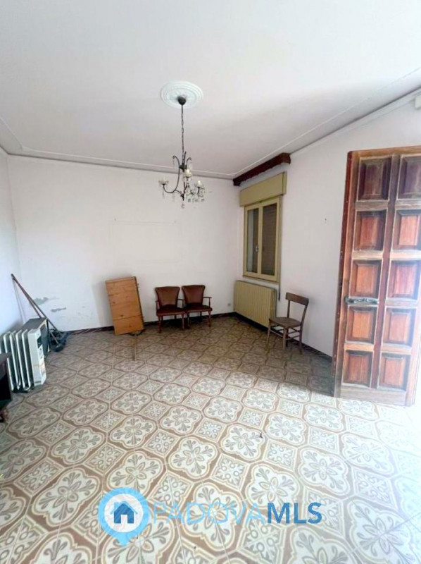 Immobile in esclusiva al Gruppo Padova MLS

Vendesi a Solesino porzione di bifamiliare con ampio ...