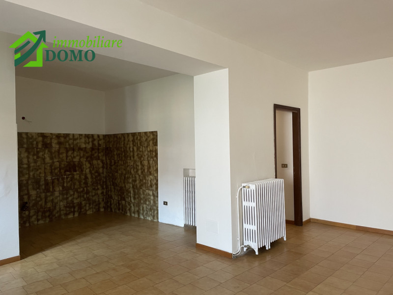 Schio: Mini Appartamento piano terra piccolo contesto di sole sei unità  info 0445 824740

Buoni ...