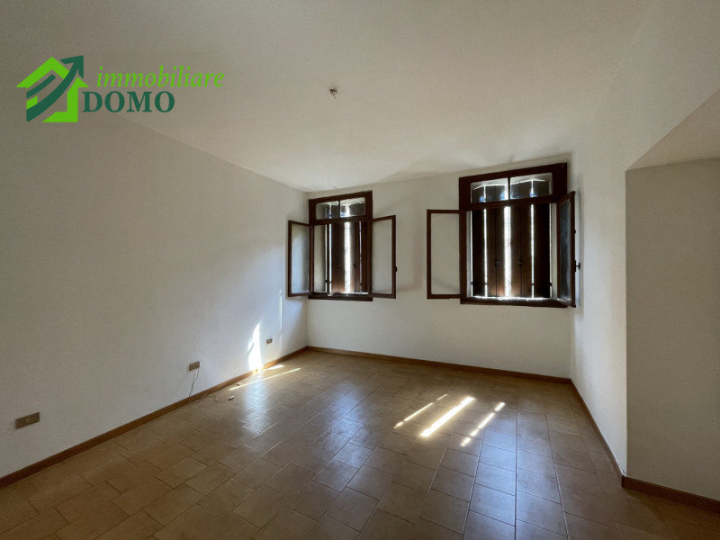 Schio: Mini Appartamento piano terra piccolo contesto di sole sei unità  info 0445 824740

Buoni ...