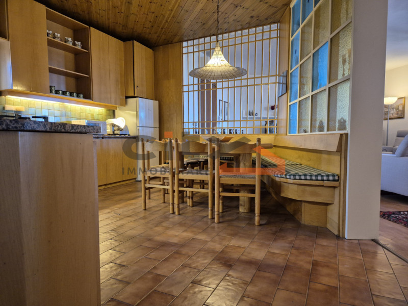 Scopri la luminosità e gli spazi di questo ampio appartamento di oltre 160 mq, situato nel cuore ...