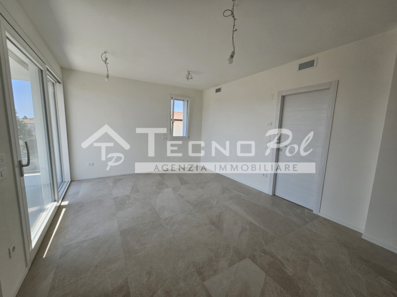 PADOVA - Zona San Carlo, attico su palazzina di sole 6 unità in pronta consegna!
Palazzina servit...