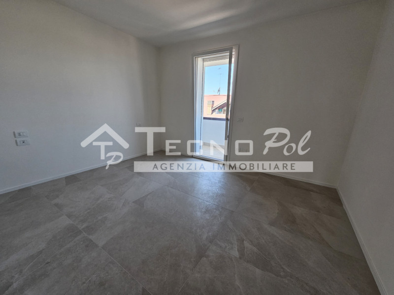 PADOVA - Zona San Carlo, attico su palazzina di sole 6 unità in pronta consegna!
Palazzina servit...