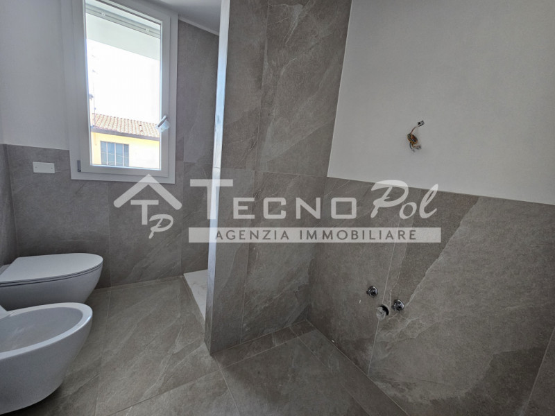 PADOVA - Zona San Carlo, attico su palazzina di sole 6 unità in pronta consegna!
Palazzina servit...