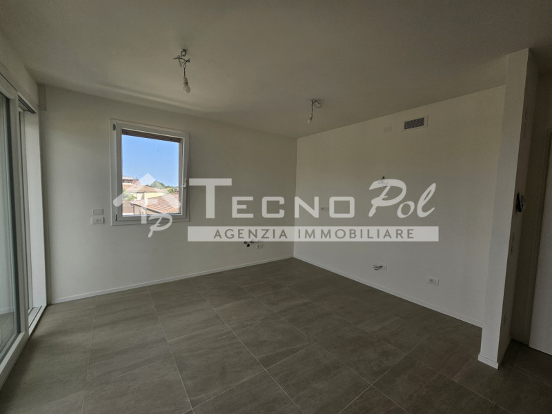 PADOVA - Zona San Carlo, attico su palazzina di sole 6 unità in pronta consegna!
Palazzina servit...